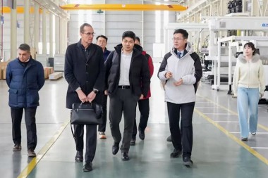 همکاری برای توسعه، همکاری جهانی - مدیرعامل Piovan Global از ماشین آلات Jwell بازدید کرد
